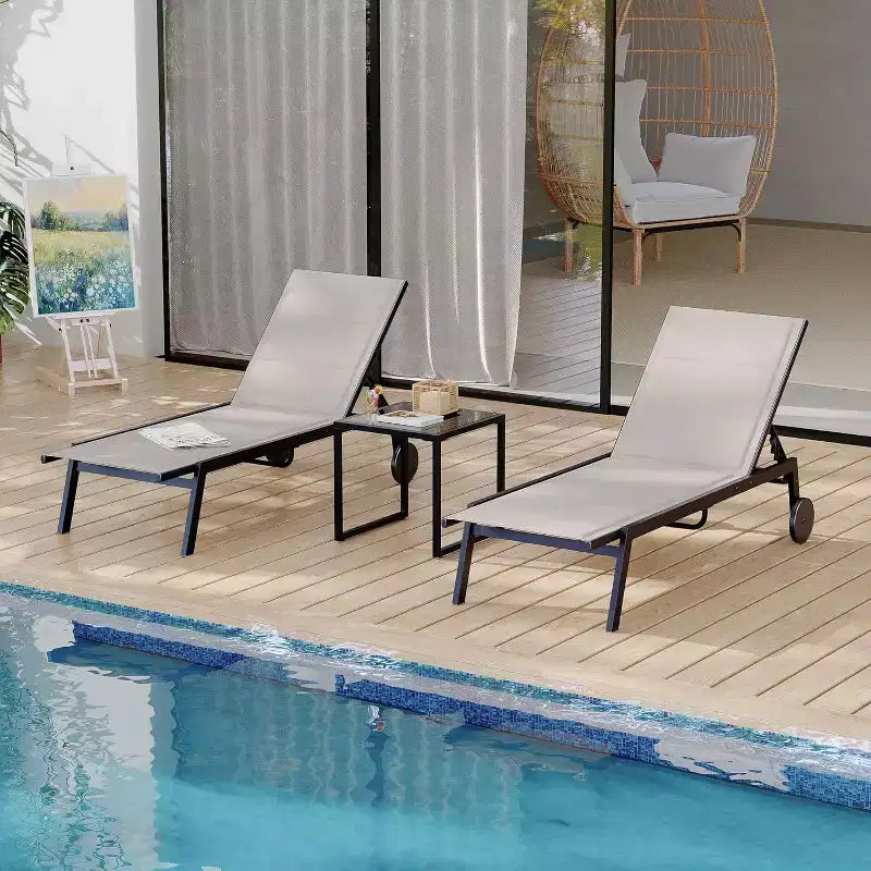 2 chaises longues de patio en textile avec table d'appoint, dossier réglable, transats de piscine sur roulettes, chaises longues pour piscine extérieure, cour, pelouse