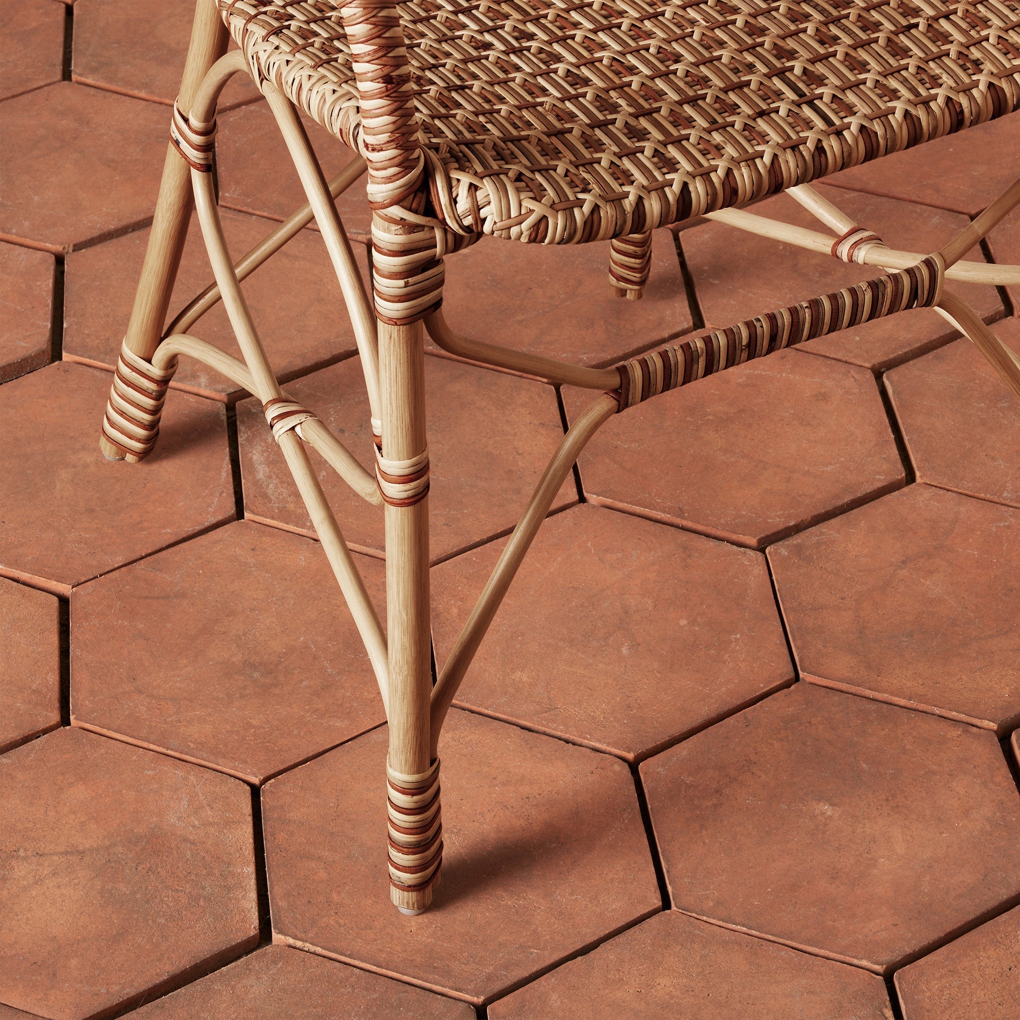 Fauteuil – Tressé à la main à partir de rotin issu de sources durables, sa palette naturelle et sa silhouette élégante apportent un style intemporel aux cuisines décontractées comme aux...