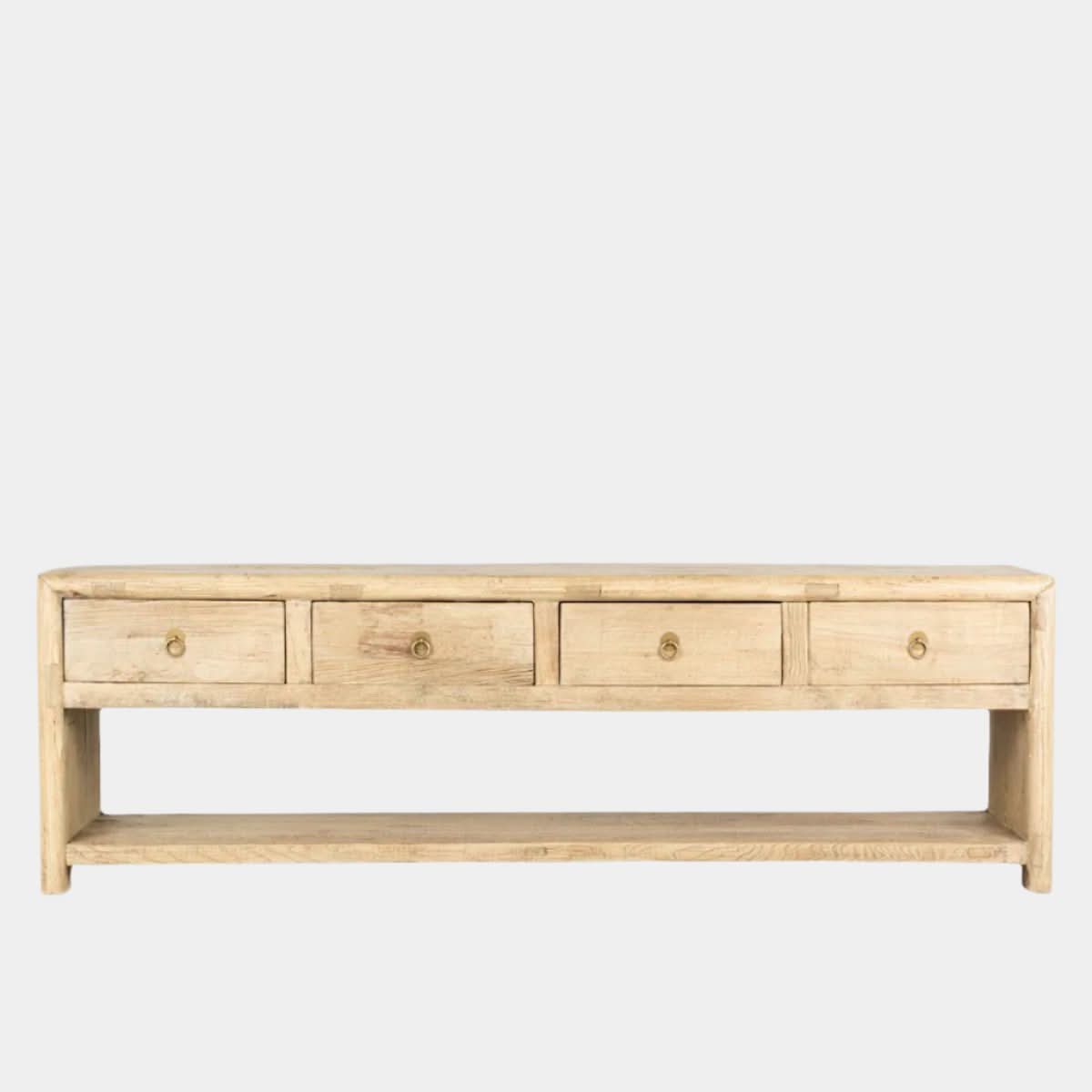 Meuble bas – Le meuble est fabriqué à partir de bois de récupération – un bois vieilli, dont la chaleur et le grain ne peuvent être reproduits par aucun bois neuf.