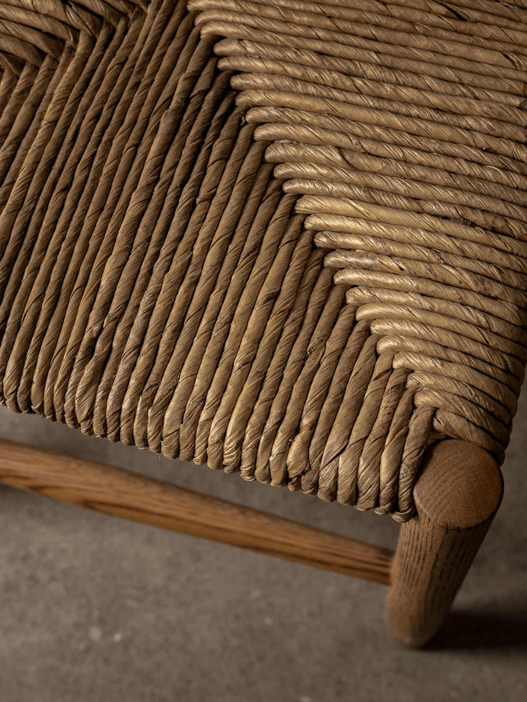 Tabouret de comptoir - Le design crée une ligne épurée et ininterrompue au niveau des îlots de cuisine et des bars, tandis que l'encombrement réduit permet aux tabourets de se ranger...