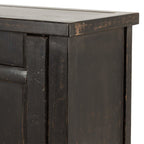 Armoire à portes en orme – Fusion d'un design contemporain et rustique, cette pièce apporte des éléments naturels bruts, texturés et terreux à votre intérieur pour...