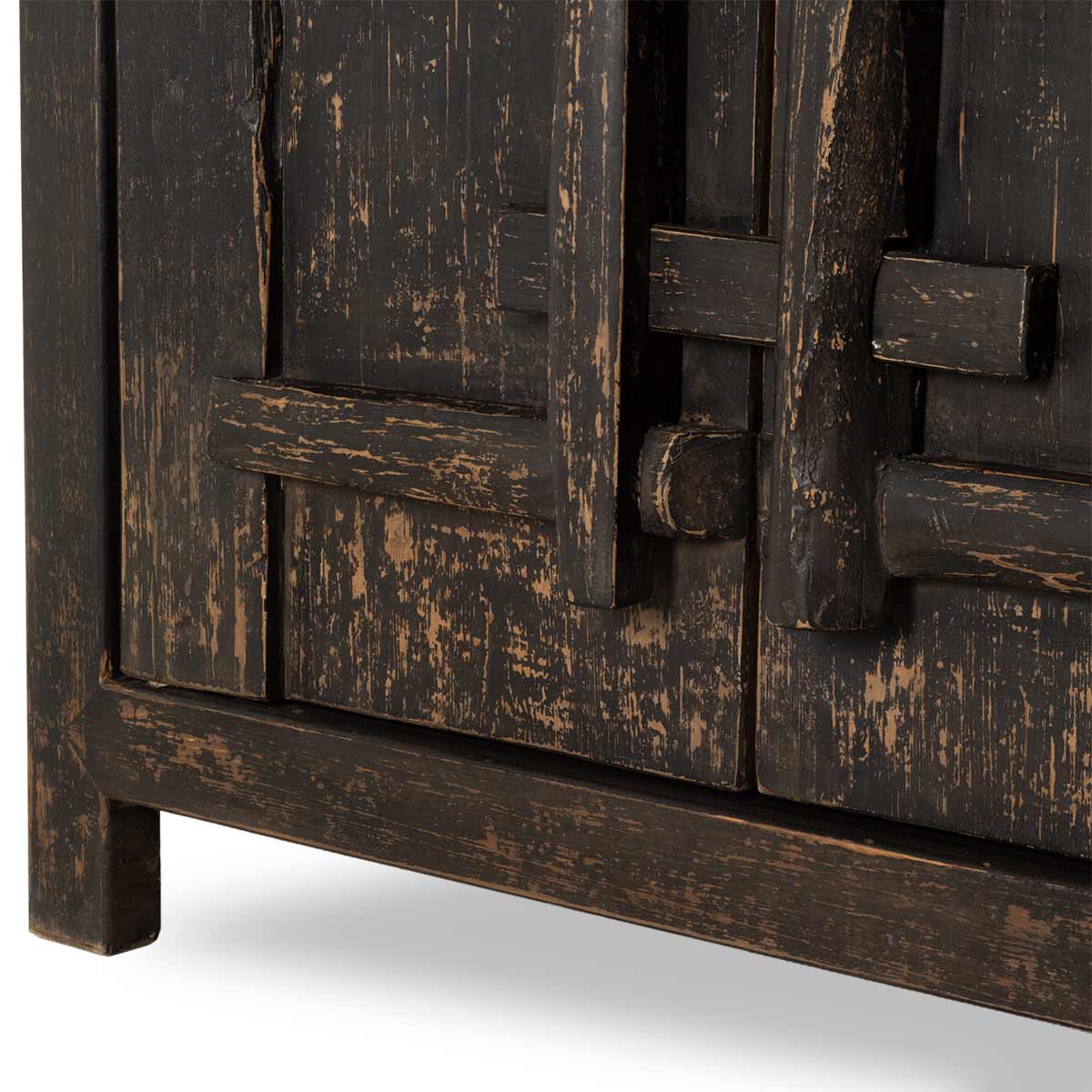 Armoire à portes en orme – Fusion d'un design contemporain et rustique, cette pièce apporte des éléments naturels bruts, texturés et terreux à votre intérieur pour...