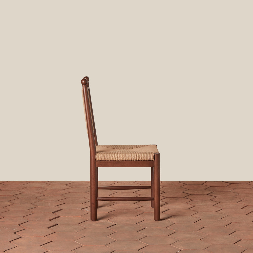Chaise de salle à manger - Dotée d'un piètement en bois massif ancré et d'un dossier en corde tressée à la main et d'une assise en motif de jonc, elle s'intègre facilement dans les intérieurs classiques comme...
