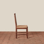 Chaise de salle à manger - Dotée d'un piètement en bois massif ancré et d'un dossier en corde tressée à la main et d'une assise en motif de jonc, elle s'intègre facilement dans les intérieurs classiques comme...