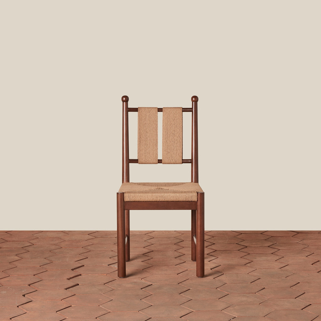 Chaise de salle à manger - Dotée d'un piètement en bois massif ancré et d'un dossier en corde tressée à la main et d'une assise en motif de jonc, elle s'intègre facilement dans les intérieurs classiques comme...