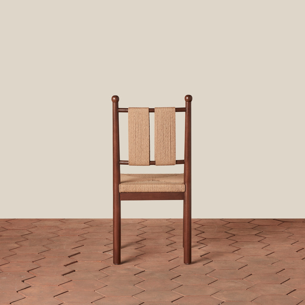 Chaise de salle à manger - Dotée d'un piètement en bois massif ancré et d'un dossier en corde tressée à la main et d'une assise en motif de jonc, elle s'intègre facilement dans les intérieurs classiques comme...