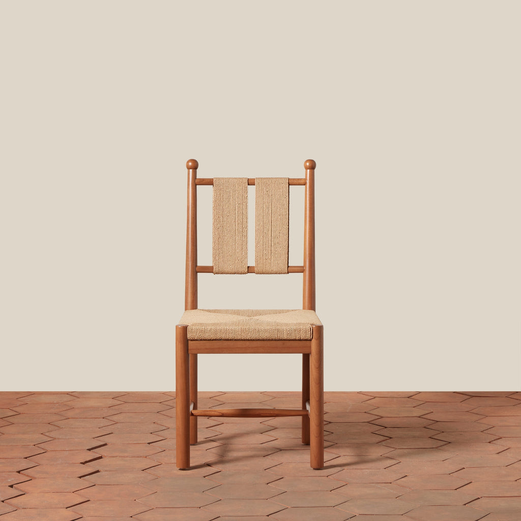 Chaise de salle à manger - Dotée d'un piètement en bois massif ancré et d'un dossier en corde tressée à la main et d'une assise en motif de jonc, elle s'intègre facilement dans les intérieurs classiques comme...