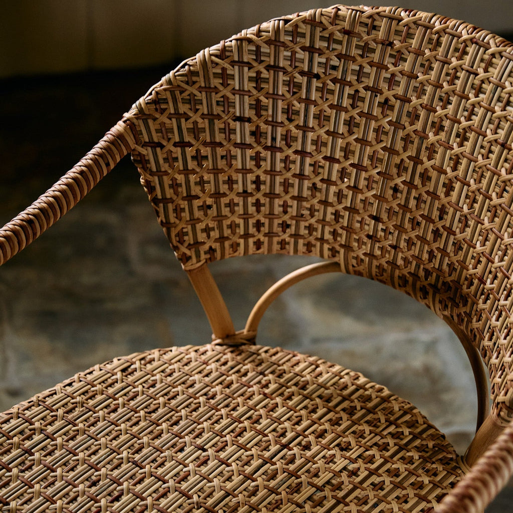 Fauteuil – Tressé à la main à partir de rotin issu de sources durables, sa palette naturelle et sa silhouette élégante apportent un style intemporel aux cuisines décontractées comme aux...