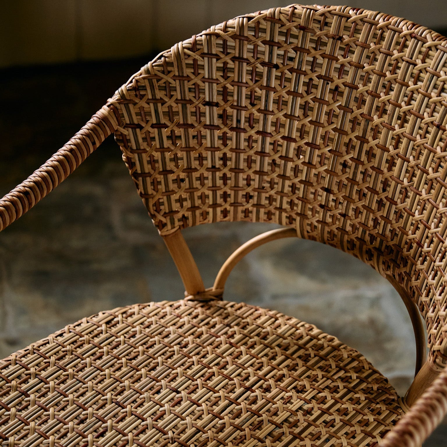 Fauteuil – Tressé à la main à partir de rotin issu de sources durables, sa palette naturelle et sa silhouette élégante apportent un style intemporel aux cuisines décontractées comme aux...
