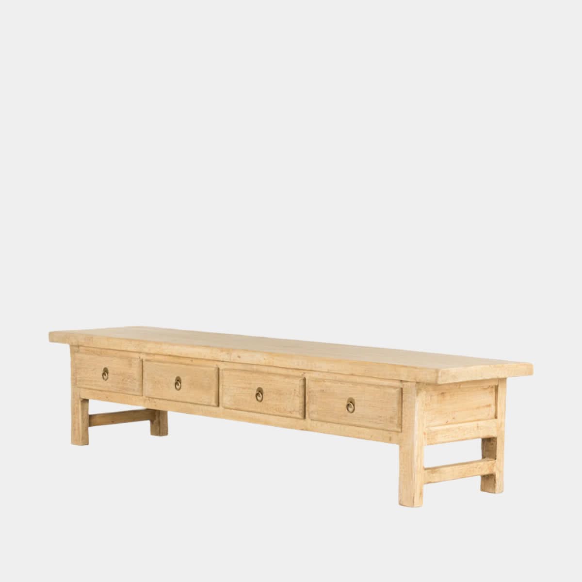 Buffet – à la fois simple et raffiné, il incarne la simplicité des formes et des matériaux, offrant une esthétique intemporelle qui transcende les tendances passagères.