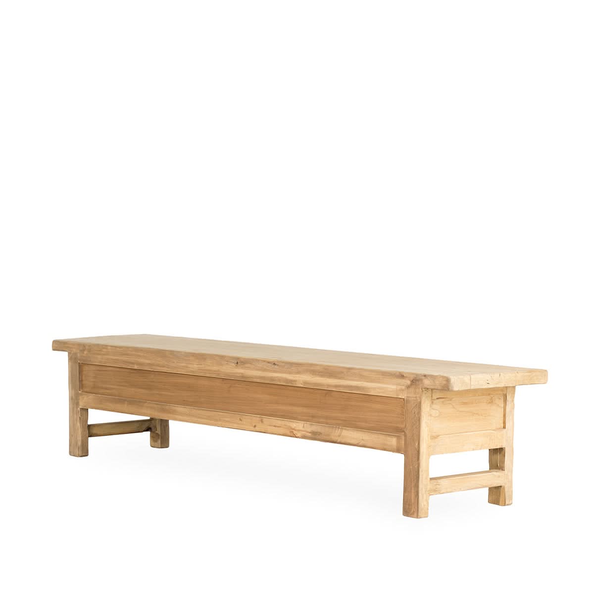 Buffet – à la fois simple et raffiné, il incarne la simplicité des formes et des matériaux, offrant une esthétique intemporelle qui transcende les tendances passagères.