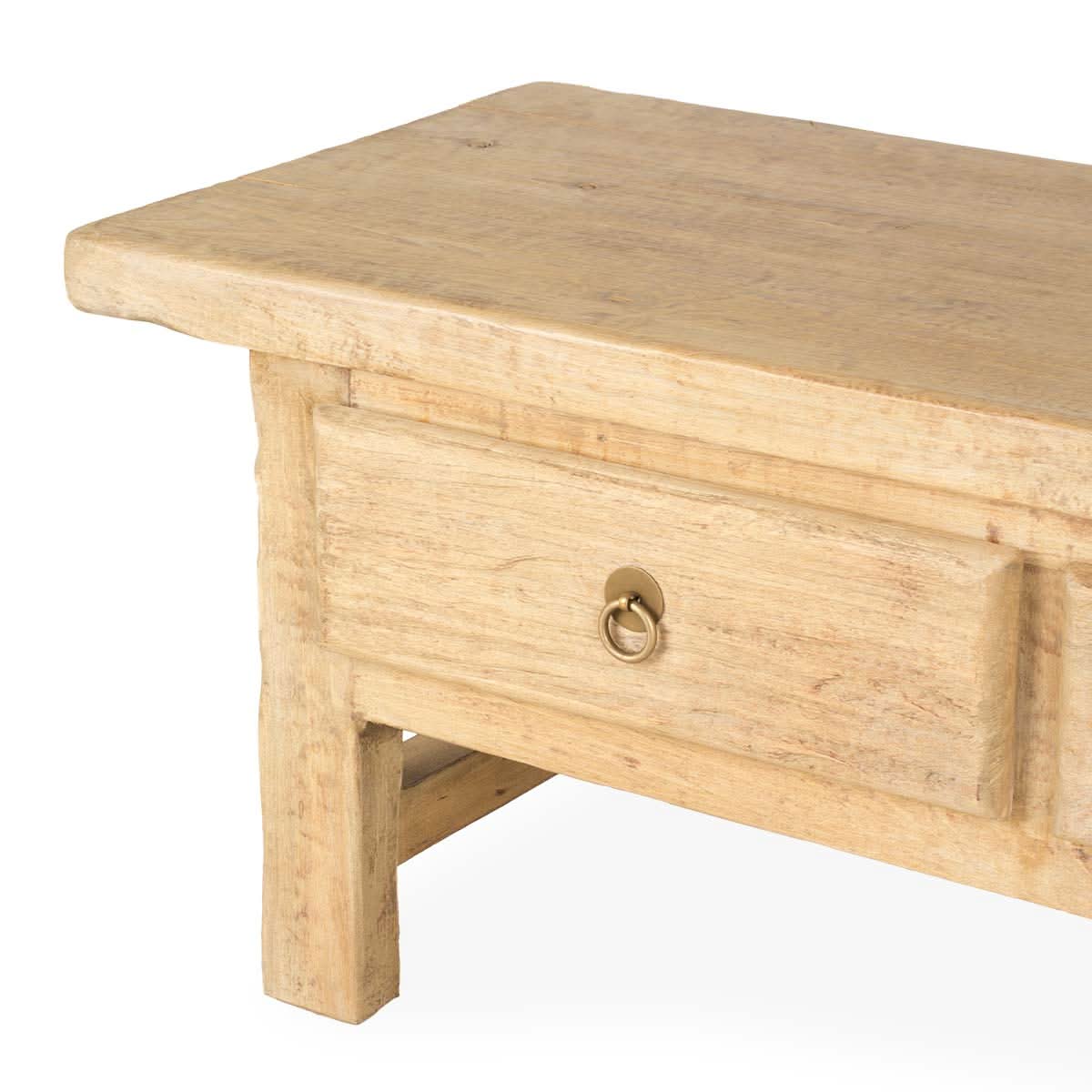 Buffet – à la fois simple et raffiné, il incarne la simplicité des formes et des matériaux, offrant une esthétique intemporelle qui transcende les tendances passagères.
