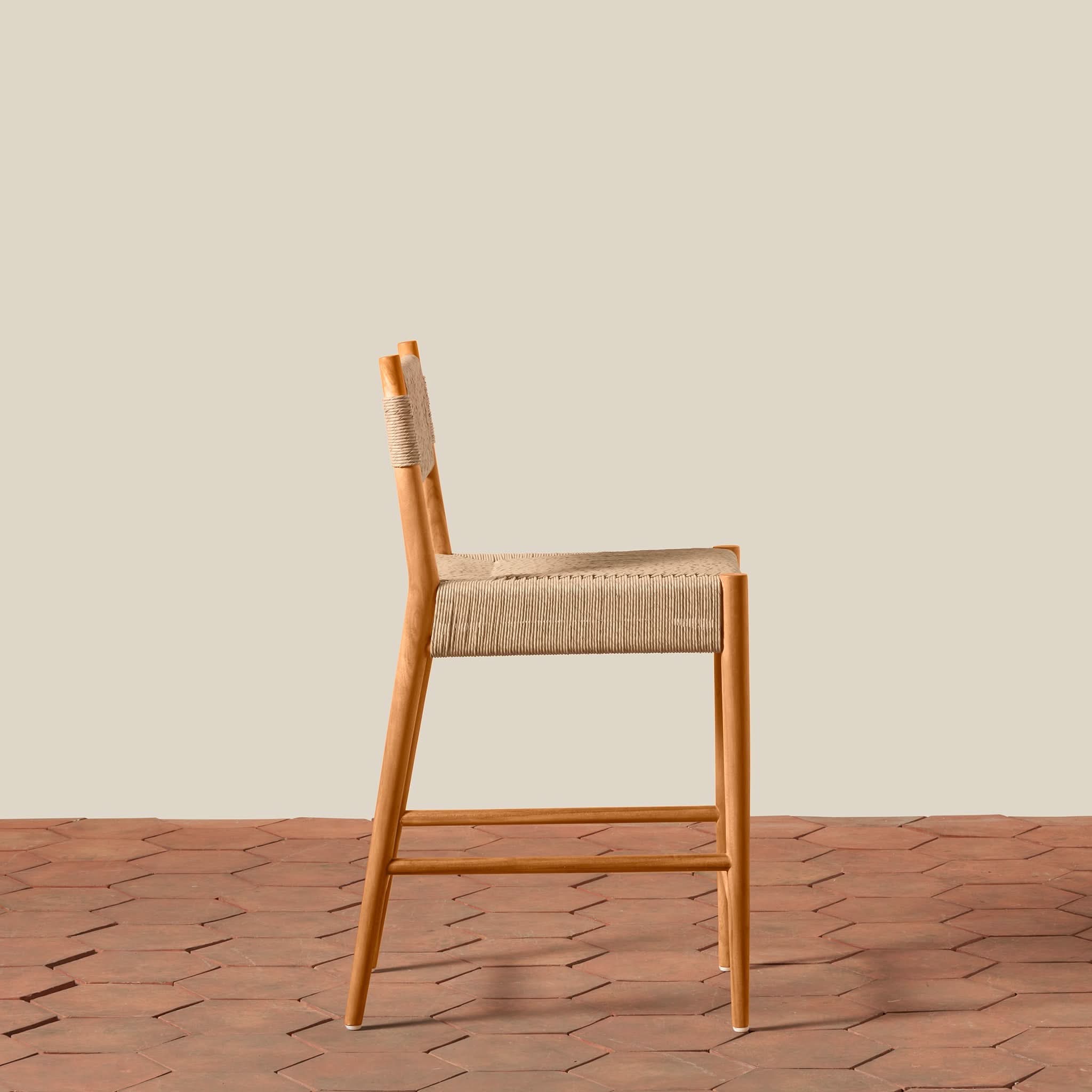 Tabouret de comptoir - Le jonc synthétique résistant aux intempéries offre une option élégante et durable pour les repas en extérieur ou les zones de repas de cuisine très fréquentées
