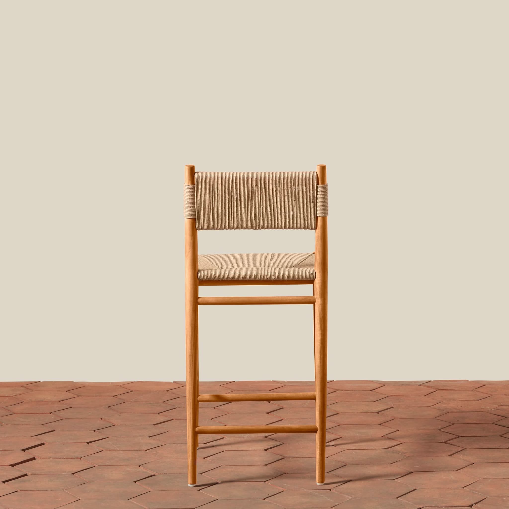 Tabouret de comptoir - Le jonc synthétique résistant aux intempéries offre une option élégante et durable pour les repas en extérieur ou les zones de repas de cuisine très fréquentées