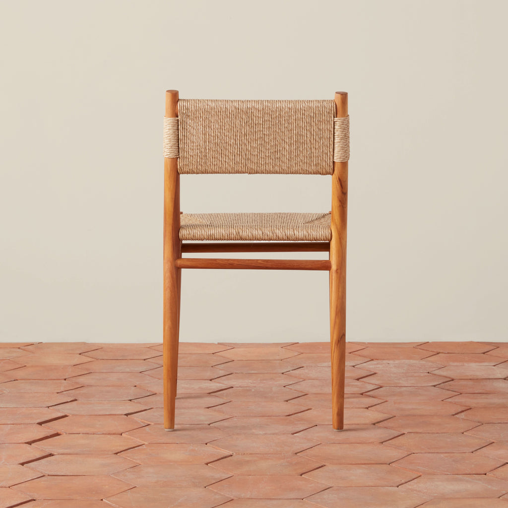 Chaise de salle à manger - Le jonc tressé résistant aux intempéries offre une option élégante et durable pour les repas en extérieur ou les zones de repas de cuisine très fréquentées