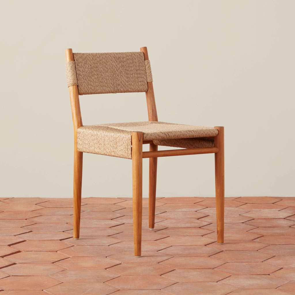 Chaise de salle à manger - Le jonc tressé résistant aux intempéries offre une option élégante et durable pour les repas en extérieur ou les zones de repas de cuisine très fréquentées