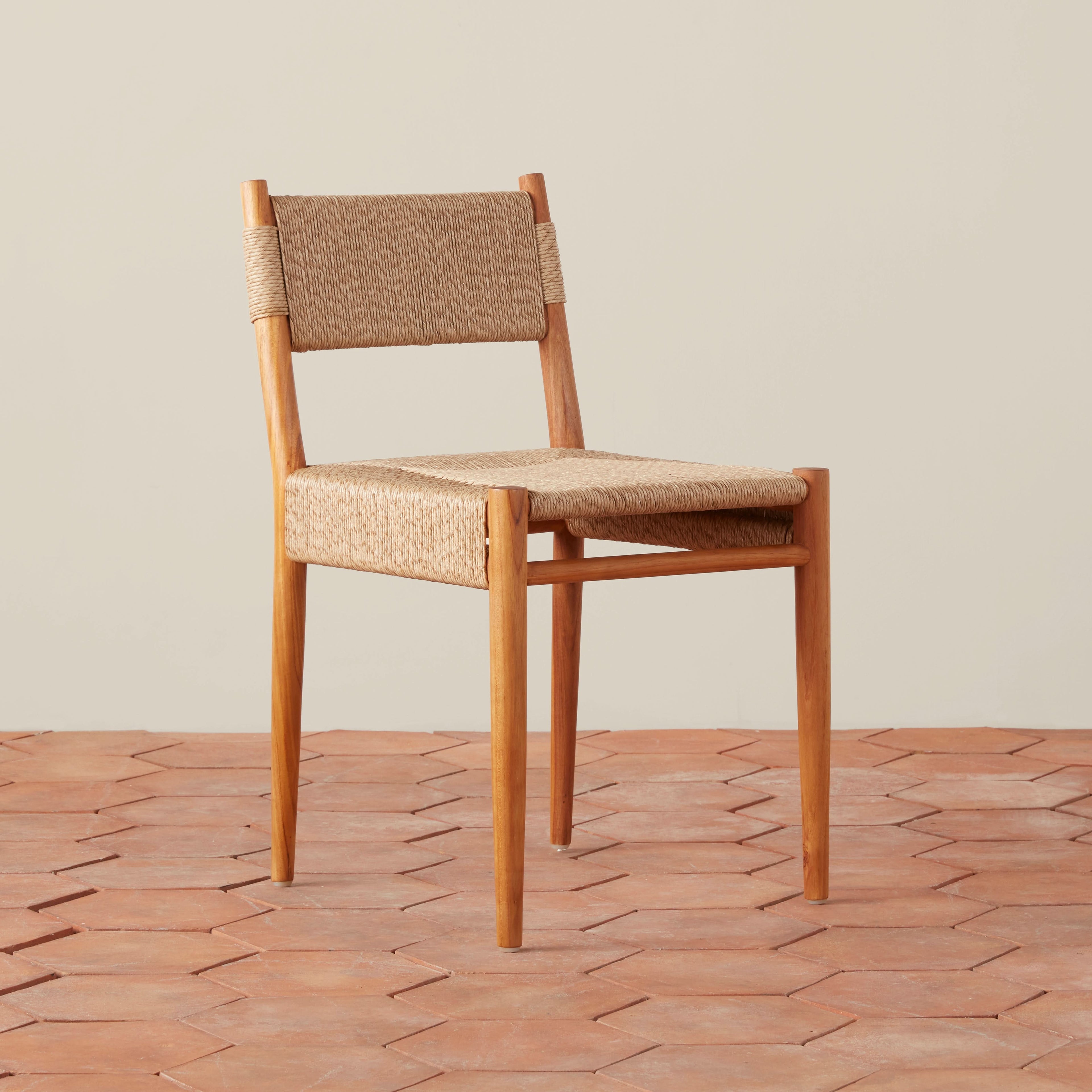 Chaise de salle à manger - Le jonc tressé résistant aux intempéries offre une option élégante et durable pour les repas en extérieur ou les zones de repas de cuisine très fréquentées