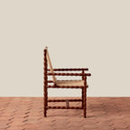Fauteuil – la tradition artisanale du bois tourné et du cannage dégage un air raffiné et artisanal