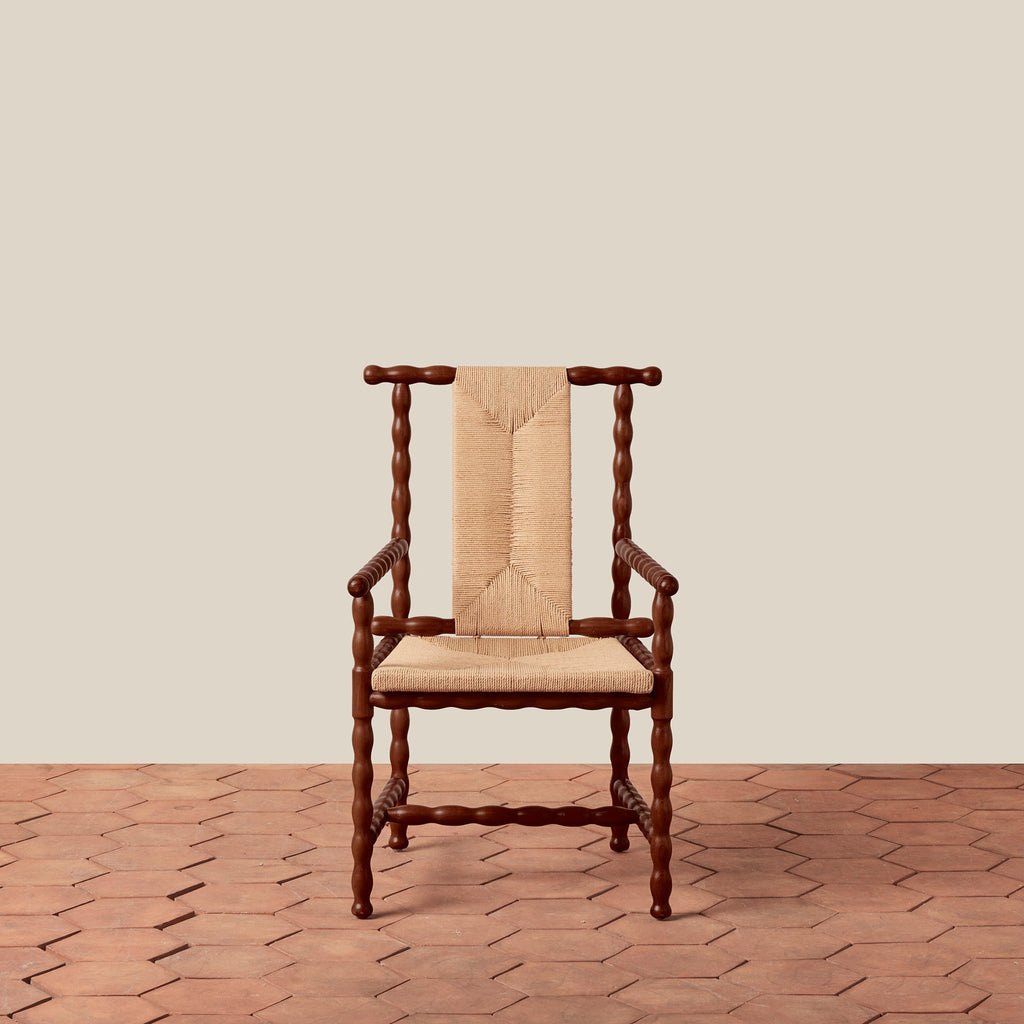 Fauteuil – la tradition artisanale du bois tourné et du cannage dégage un air raffiné et artisanal
