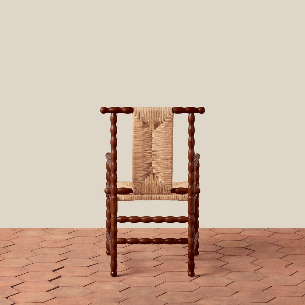 Fauteuil – la tradition artisanale du bois tourné et du cannage dégage un air raffiné et artisanal