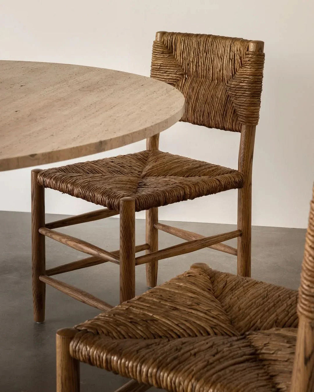 Chaise de salle à manger - à l'aise autour d'une table de ferme ou dans une salle à manger raffinée, les proportions épurées et les matériaux naturels de la chaise créent un style intemporel...