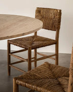 Chaise de salle à manger - à l'aise autour d'une table de ferme ou dans une salle à manger raffinée, les proportions épurées et les matériaux naturels de la chaise créent un style intemporel...