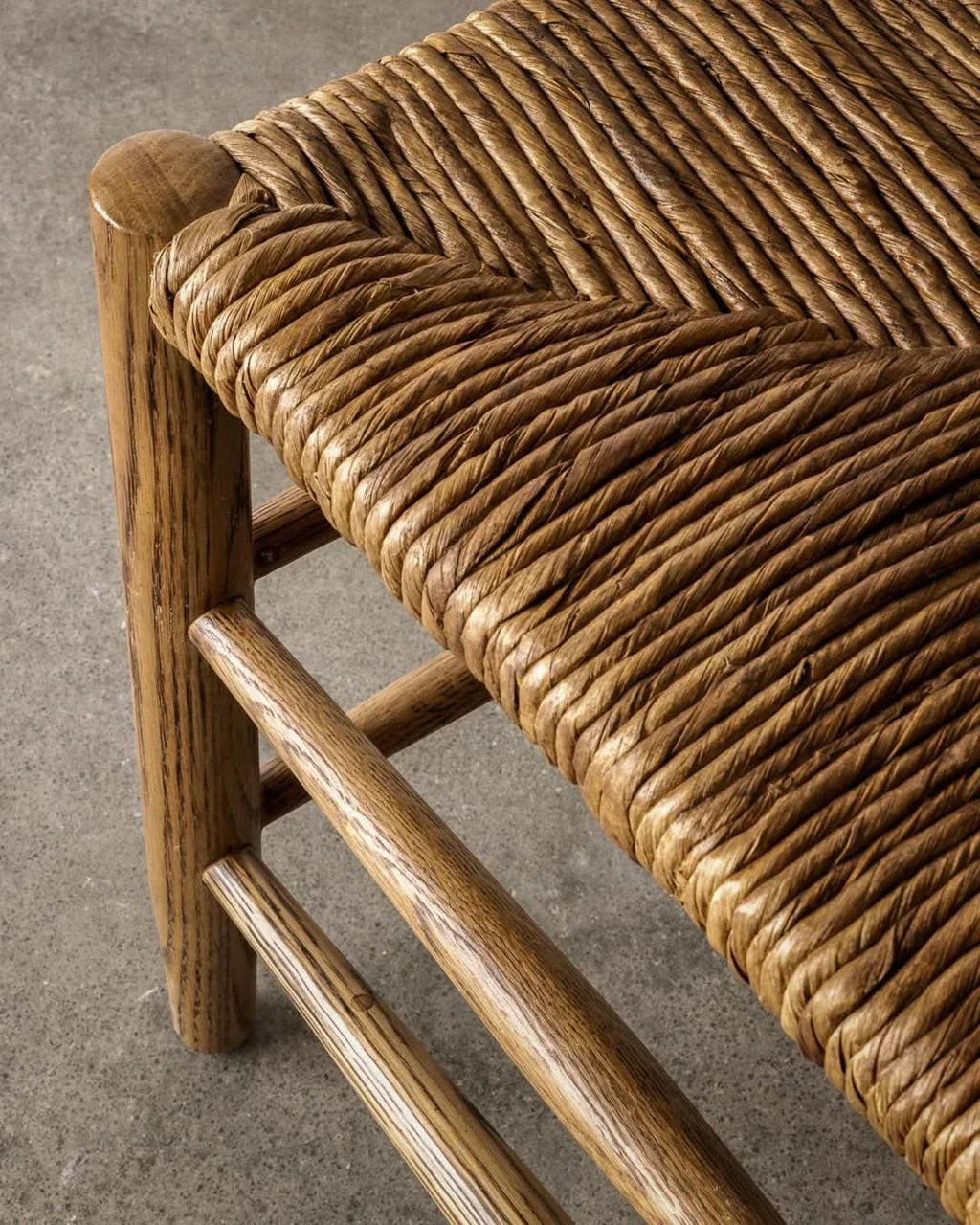 Chaise de salle à manger - à l'aise autour d'une table de ferme ou dans une salle à manger raffinée, les proportions épurées et les matériaux naturels de la chaise créent un style intemporel...