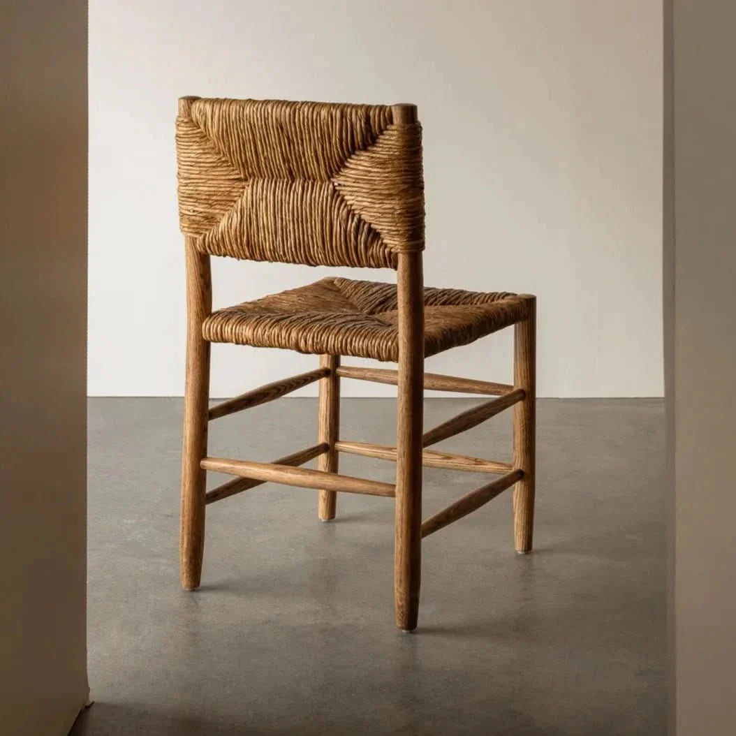Chaise de salle à manger - à l'aise autour d'une table de ferme ou dans une salle à manger raffinée, les proportions épurées et les matériaux naturels de la chaise créent un style intemporel...