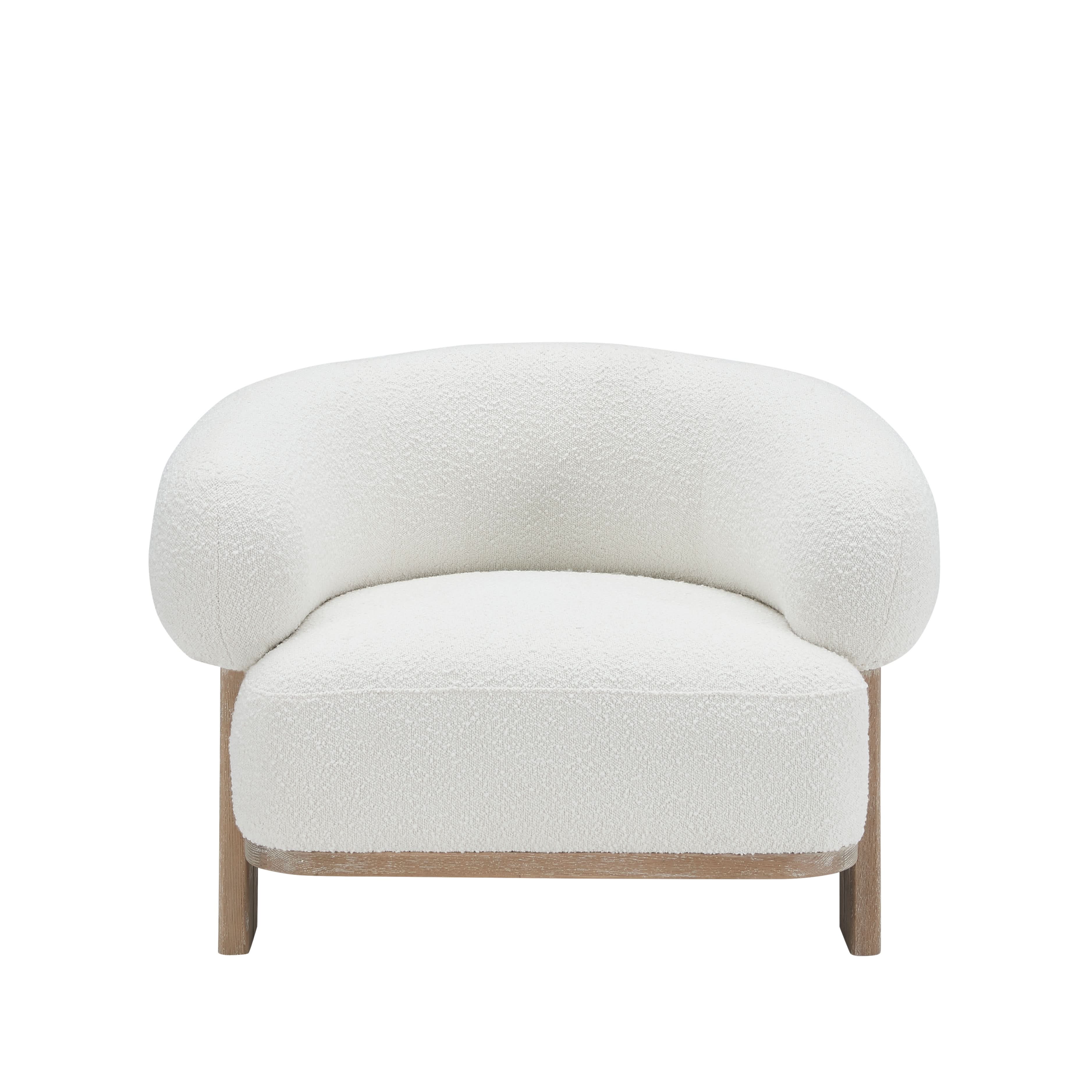 Chaise — en tissu bouclé somptueux, composé de 95 % de polyester et de 5 % d'acrylique, la chaise arbore une teinte neutre crème qui rehausse sans effort tout...