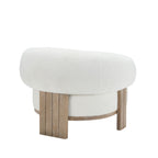 Chaise — en tissu bouclé somptueux, composé de 95 % de polyester et de 5 % d'acrylique, la chaise arbore une teinte neutre crème qui rehausse sans effort tout...