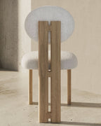 Chaise de salle à manger (lot de 2) – Recouverte d'un somptueux tissu blanc cassé, cette chaise présente un mélange de bouclé sophistiqué de 95 % polyester et 5 %...