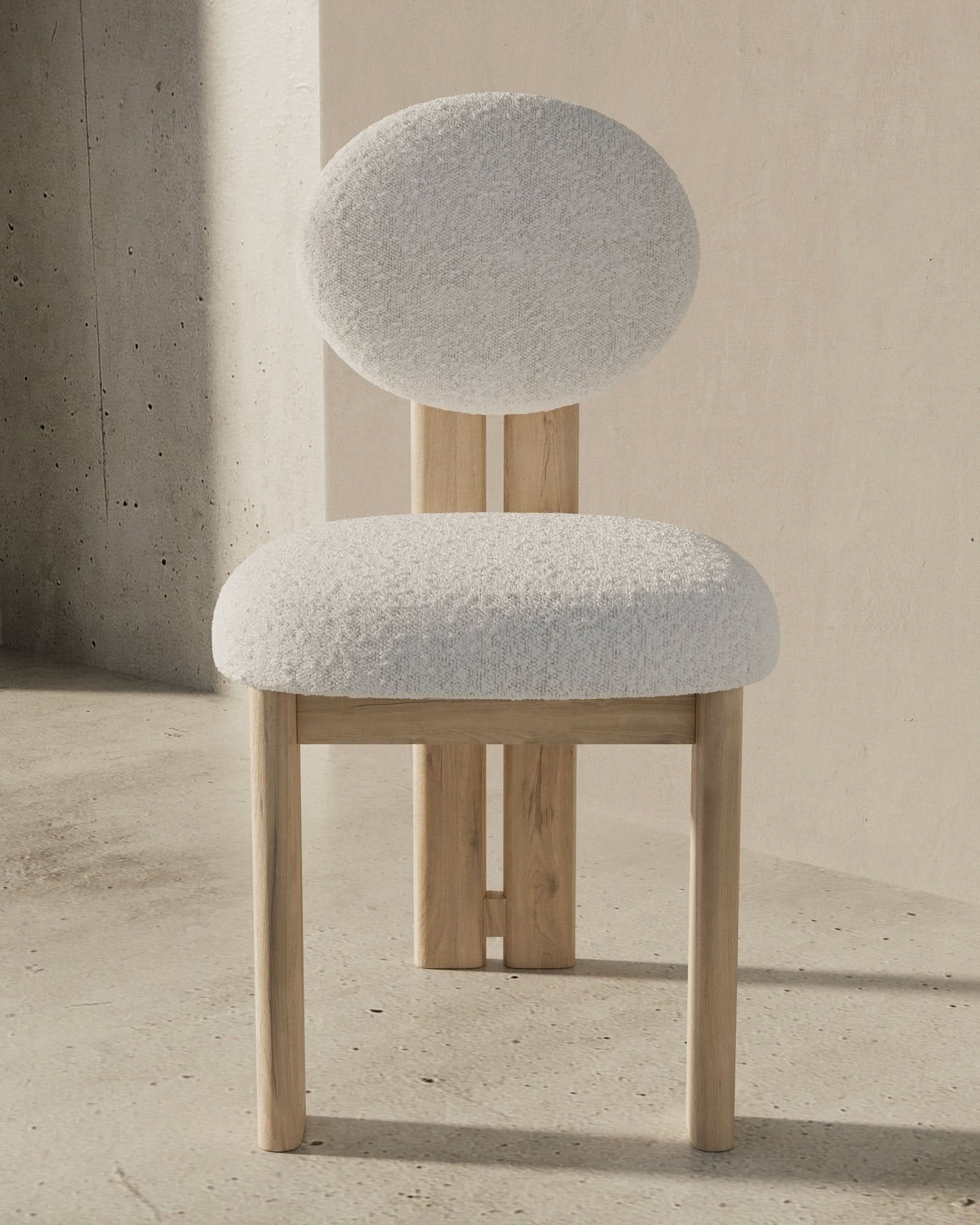 Chaise de salle à manger (lot de 2) – Recouverte d'un somptueux tissu blanc cassé, cette chaise présente un mélange de bouclé sophistiqué de 95 % polyester et 5 %...