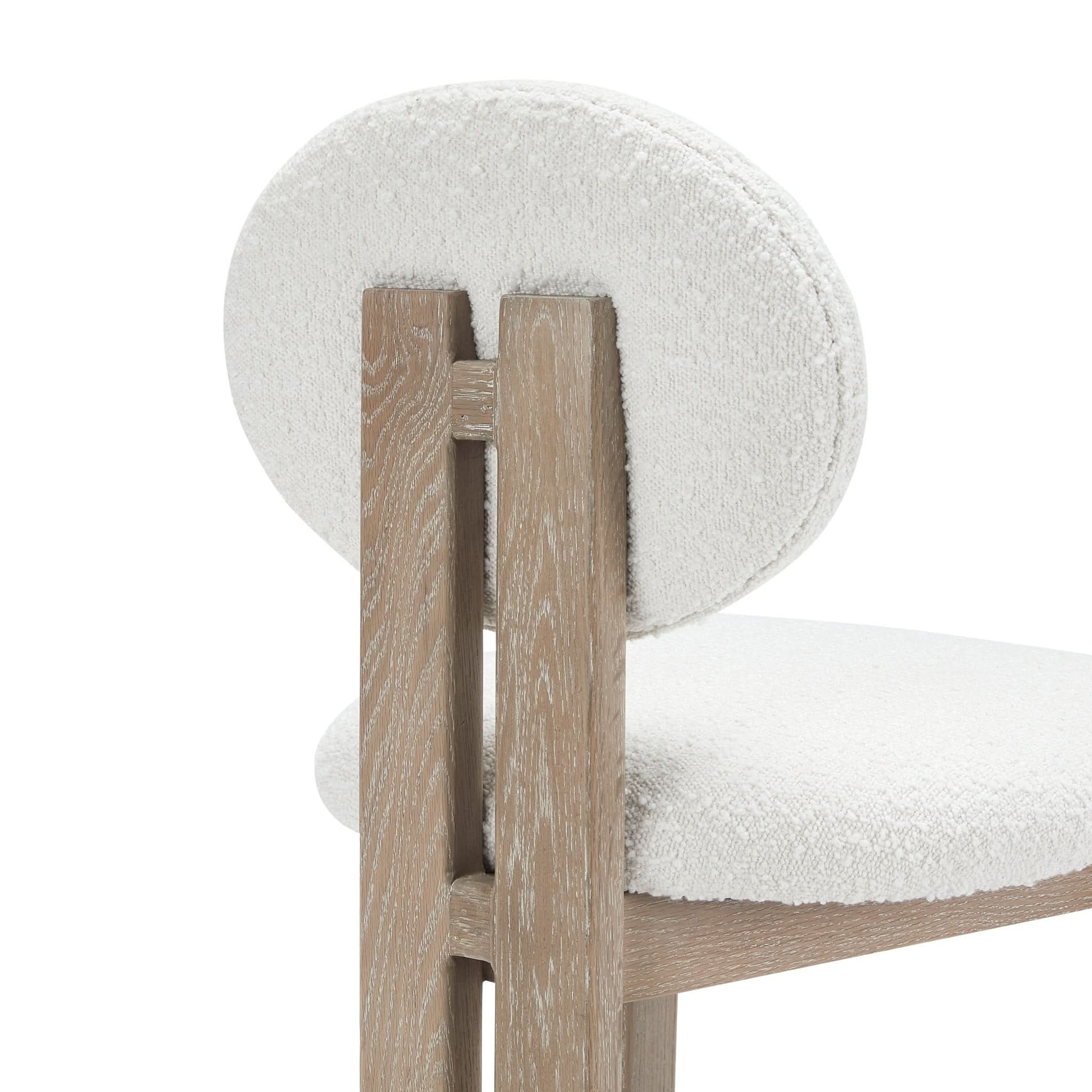Chaise de salle à manger (lot de 2) – Recouverte d'un somptueux tissu blanc cassé, cette chaise présente un mélange de bouclé sophistiqué de 95 % polyester et 5 %...