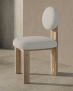 Chaise de salle à manger (lot de 2) – Recouverte d'un somptueux tissu blanc cassé, cette chaise présente un mélange de bouclé sophistiqué de 95 % polyester et 5 %...