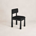 Chaise de salle à manger - Noire - Idéale pour les longs dîners et les moments partagés, cette chaise harmonise forme et fonction, transformant votre coin repas en un havre de paix...