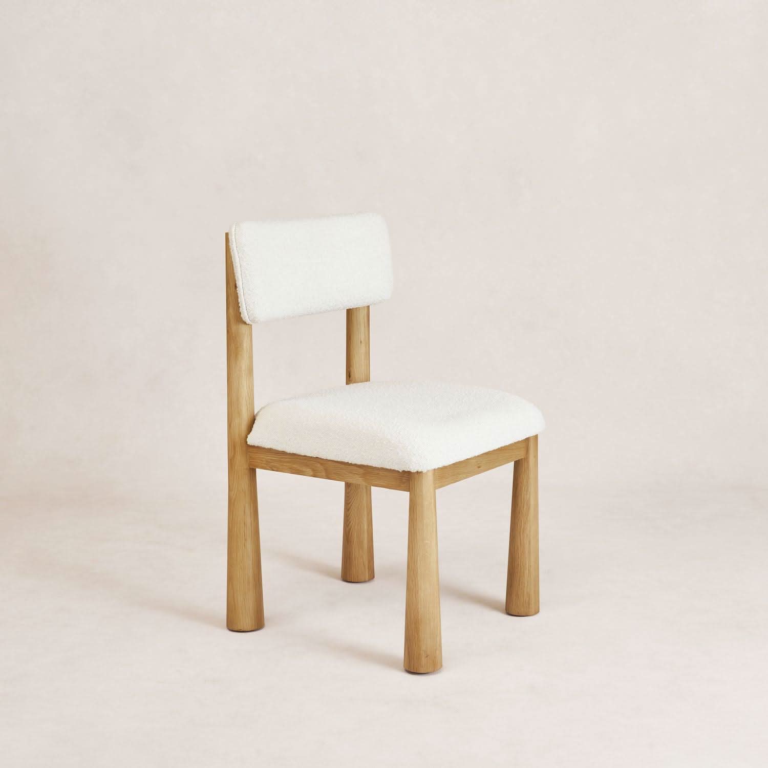 Chaise de salle à manger - Chêne chaud - Avec ses pieds fuselés en chêne blanc massif et son revêtement en bouclé blanc cassé, la chaise de salle à manger apporte un look jeune et excitant à votre...