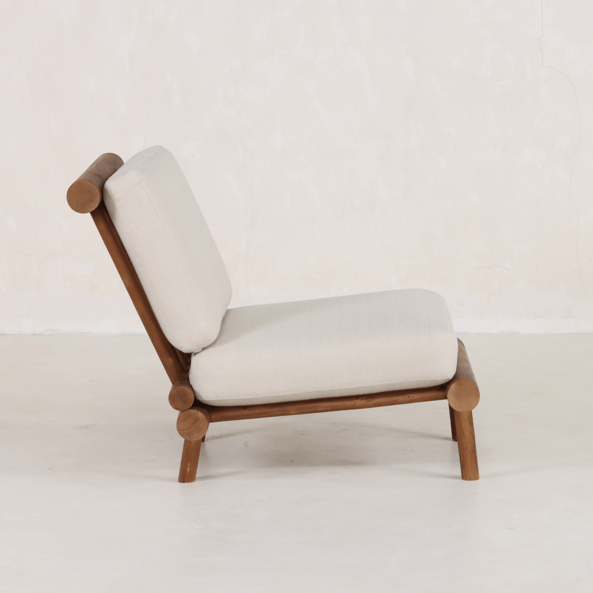 Chaise - Foncée - FABRICATION EN BOIS MASSIF à partir d'une seule pièce de bois dur tropical PIÈCE DE PATRIMOINE ARTISANAL sculptée individuellement mettant en valeur...