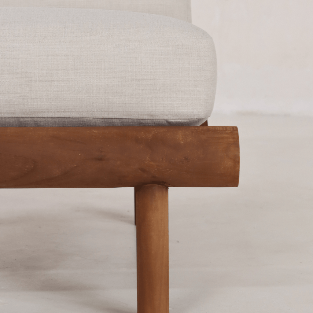 Chaise - Foncée - FABRICATION EN BOIS MASSIF à partir d'une seule pièce de bois dur tropical PIÈCE DE PATRIMOINE ARTISANAL sculptée individuellement mettant en valeur...