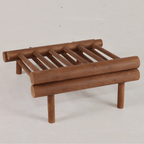 Chaise – CONSTRUCTION EN BOIS MASSIF à partir d'une seule pièce de bois dur tropical. Pièce de PATRIMOINE ARTISANAL sculptée individuellement mettant en valeur des techniques traditionnelles...