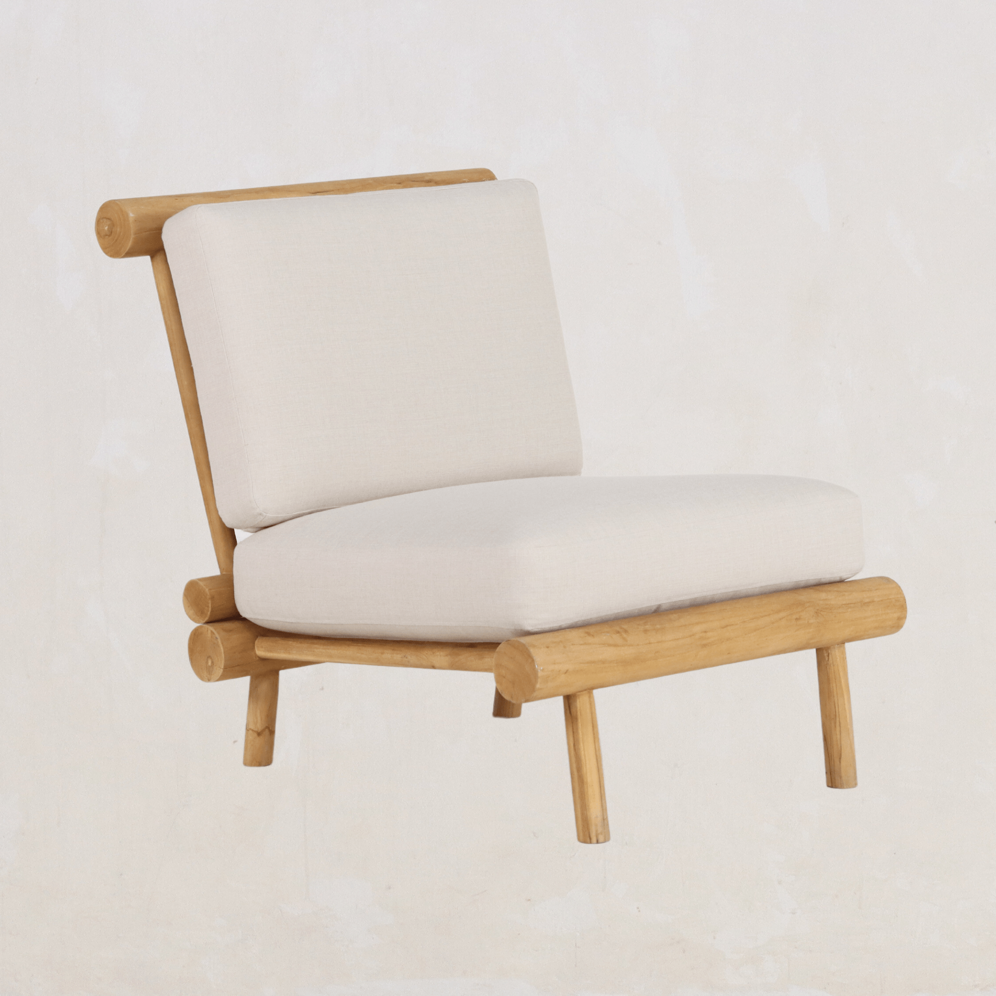 Chaise – CONSTRUCTION EN BOIS MASSIF à partir d'une seule pièce de bois dur tropical. Pièce de PATRIMOINE ARTISANAL sculptée individuellement mettant en valeur des techniques traditionnelles...