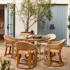 Fauteuil – au milieu des vignes sinueuses de la région viticole, le fauteuil offre une élégance sans effort dans les espaces intérieurs et extérieurs.
