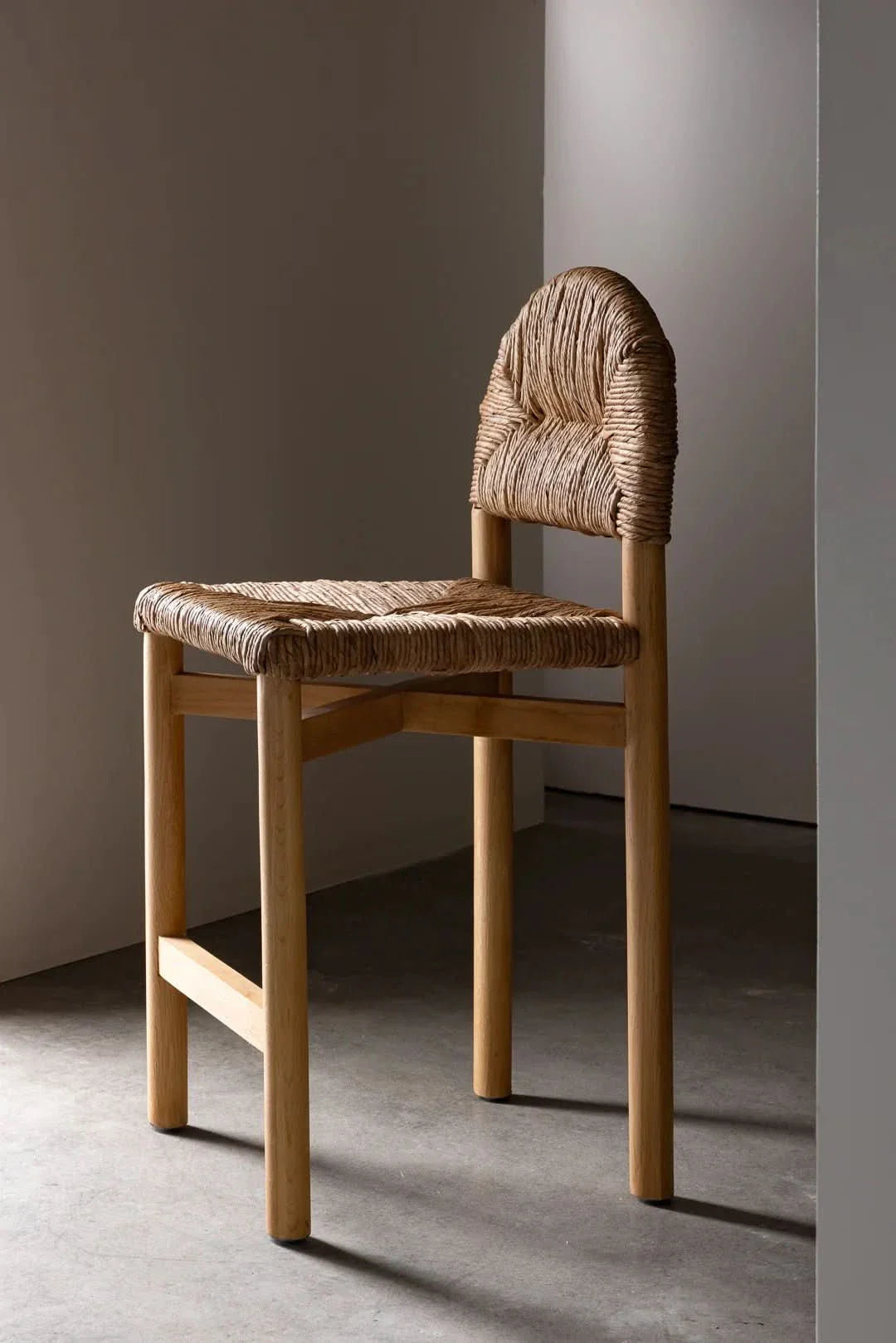 Tabouret de bar - l'architecte qui allie design et confort pour faire chanter un meuble fonctionnel avec la beauté de ses...