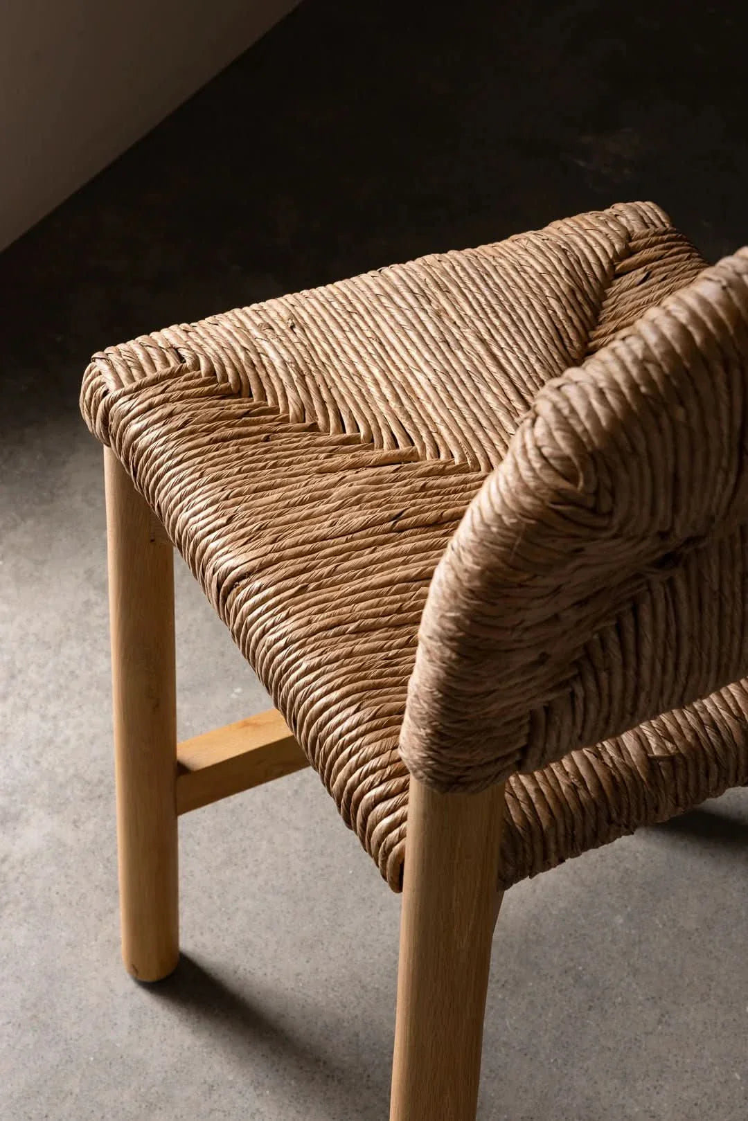 Tabouret de bar - l'architecte qui allie design et confort pour faire chanter un meuble fonctionnel avec la beauté de ses...