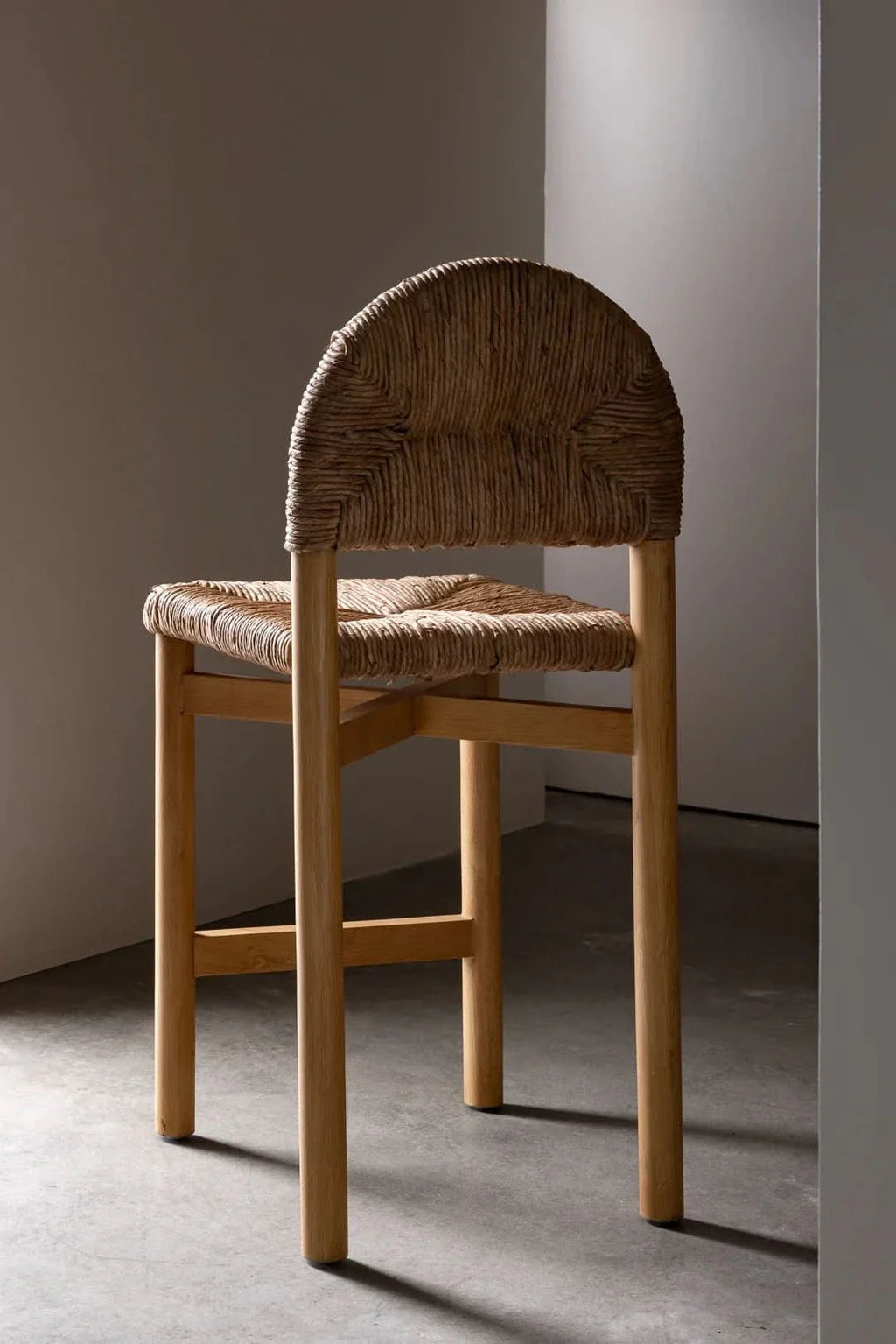 Tabouret de bar - l'architecte qui allie design et confort pour faire chanter un meuble fonctionnel avec la beauté de ses...