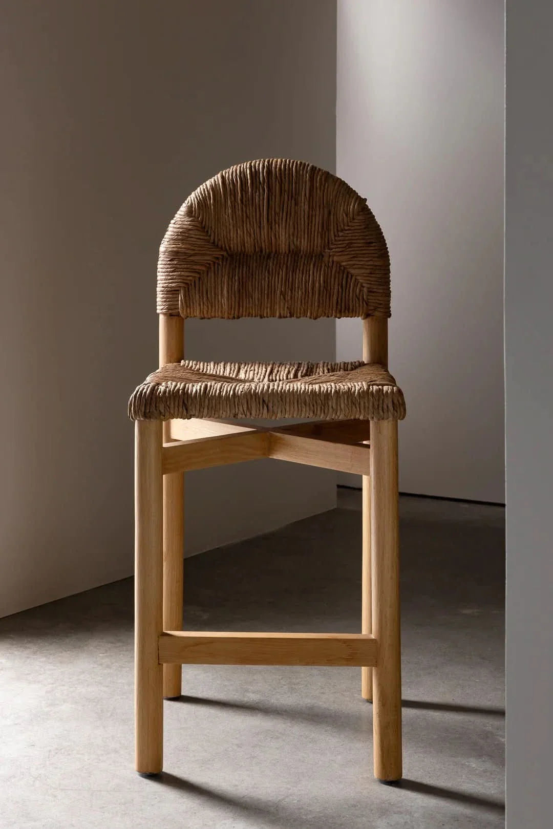 Tabouret de bar - l'architecte qui allie design et confort pour faire chanter un meuble fonctionnel avec la beauté de ses...