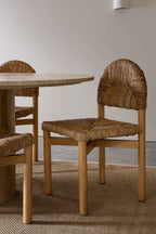 Chaise de salle à manger - conçue par l'architecte, la chaise de salle à manger allie design et confort pour faire chanter un meuble fonctionnel avec le...