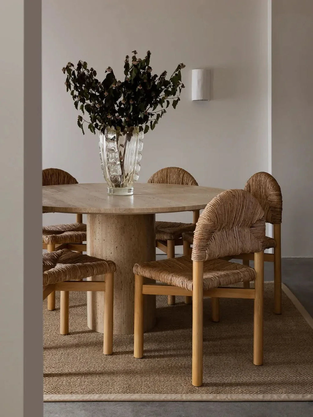 Chaise de salle à manger - conçue par l'architecte, la chaise de salle à manger allie design et confort pour faire chanter un meuble fonctionnel avec le...
