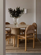 Chaise de salle à manger - conçue par l'architecte, la chaise de salle à manger allie design et confort pour faire chanter un meuble fonctionnel avec le...