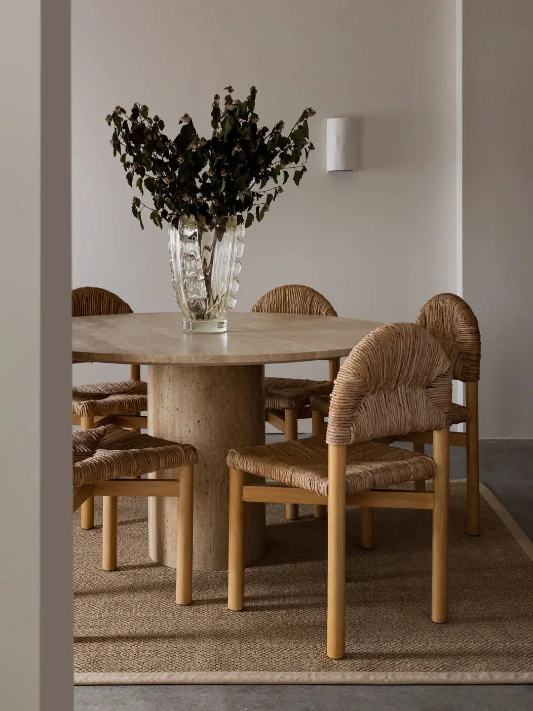 Chaise de salle à manger - conçue par l'architecte, la chaise de salle à manger allie design et confort pour faire chanter un meuble fonctionnel avec le...