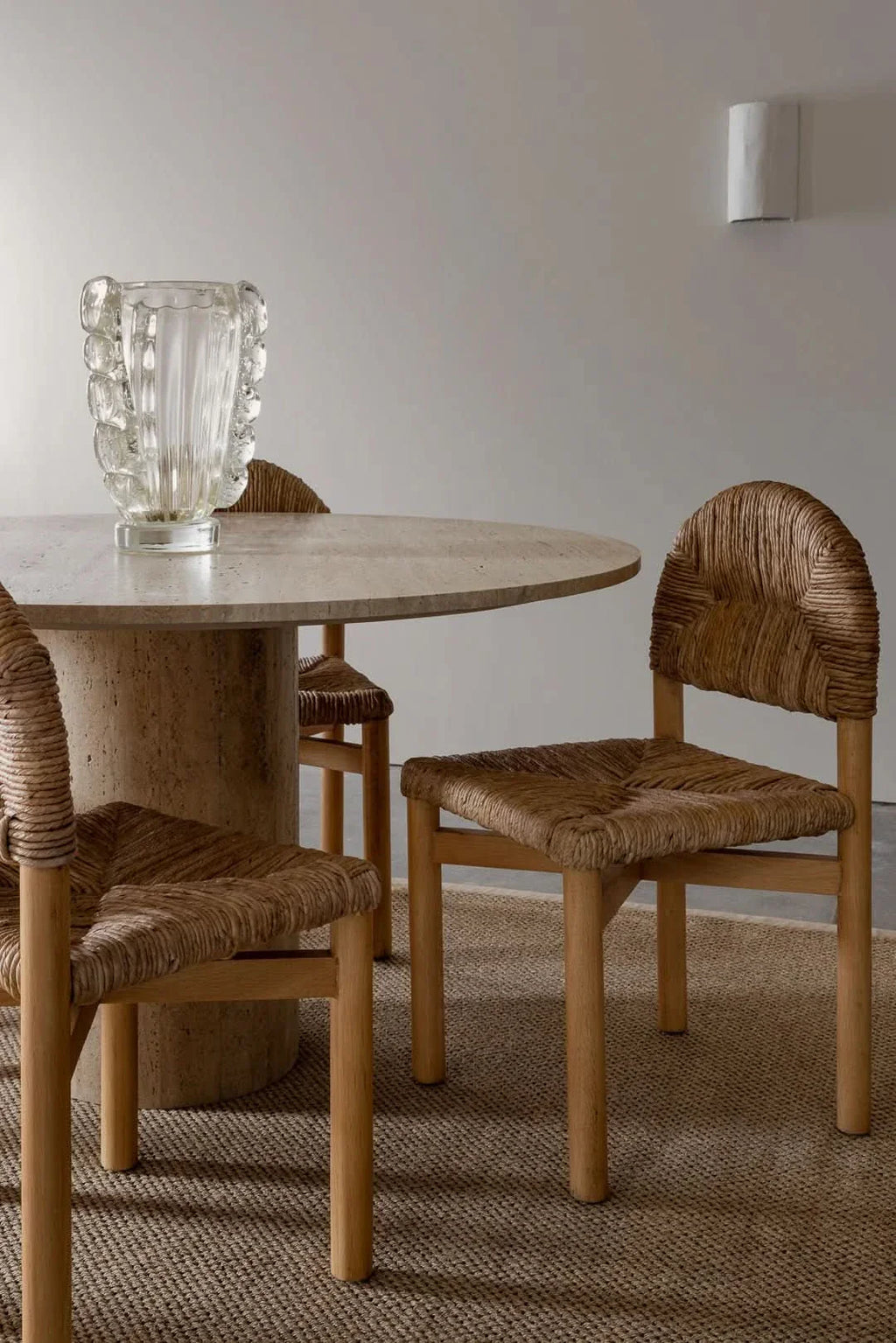 Chaise de salle à manger - conçue par l'architecte, la chaise de salle à manger allie design et confort pour faire chanter un meuble fonctionnel avec le...